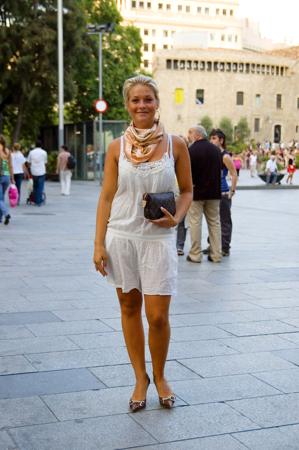 LAS MUJERES MAS BELLAS DEL PLANETA!!! - Página 7 Street-fashion-barcelona-celine